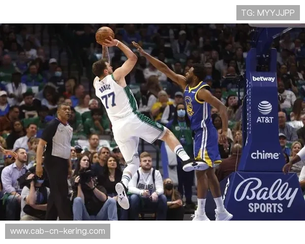 东契奇背身中投轻松命中，独行侠继续加速